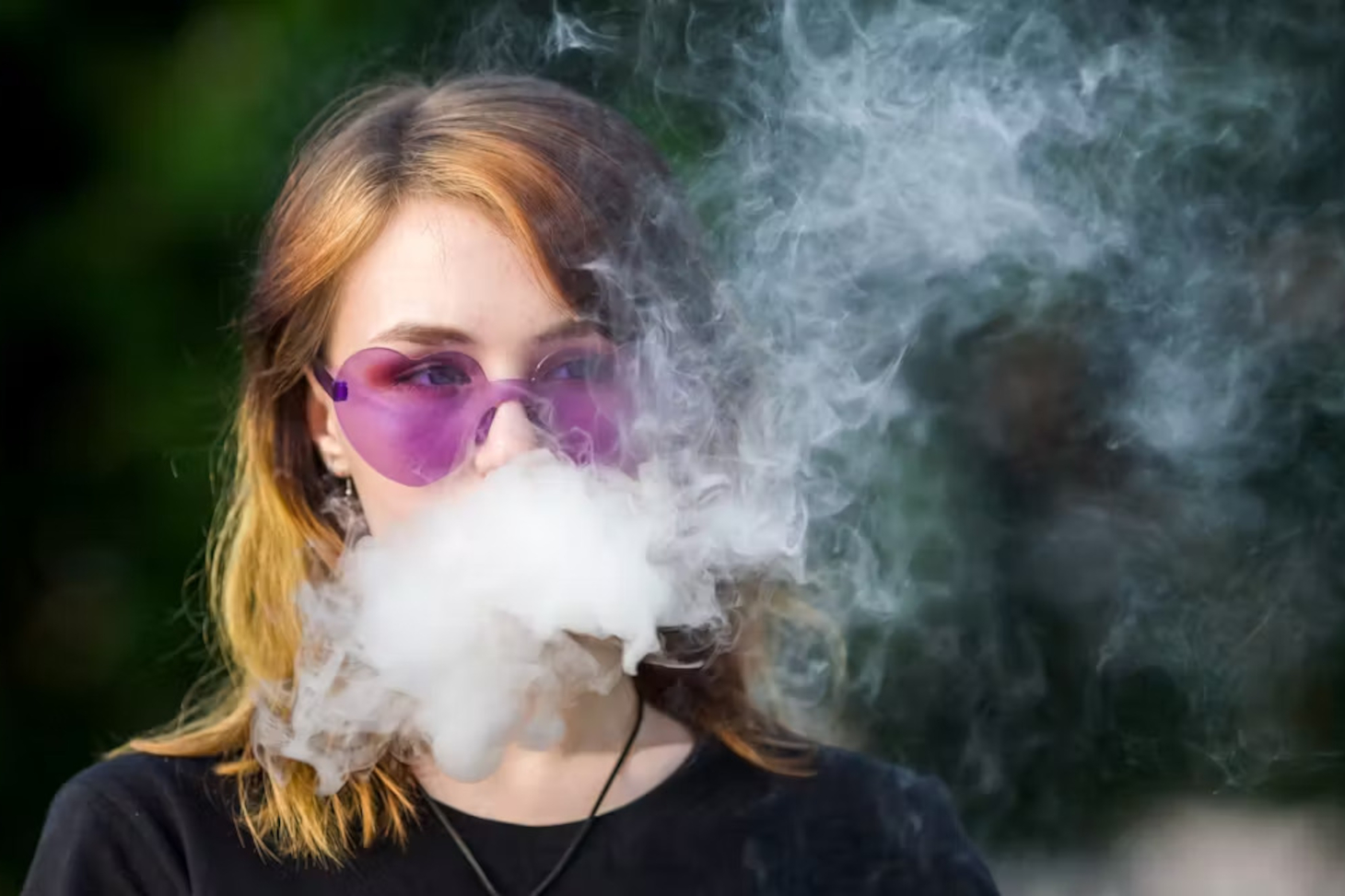 Malgré une interdiction de vente aux mineurs, un nombre non négligeable d’adolescents français utilisent des cigarettes électroniques. Aleksandr Yu/Shutterstock