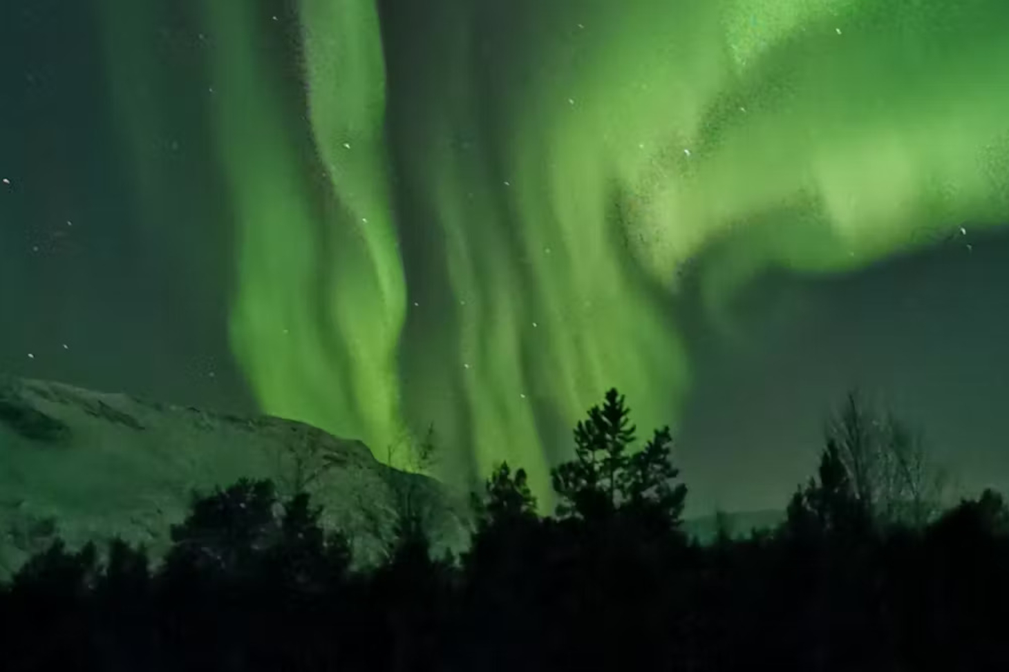 Les aurores boréales ne sont qu’un des effets sur Terre de la météorologie de l’espace. Photographie d’aurores prise en 2021 à Skibotn (Norvège). Elisa Robert et Mathieu Barthélemy/Université Grenoble Alpes, Fourni par l'auteur