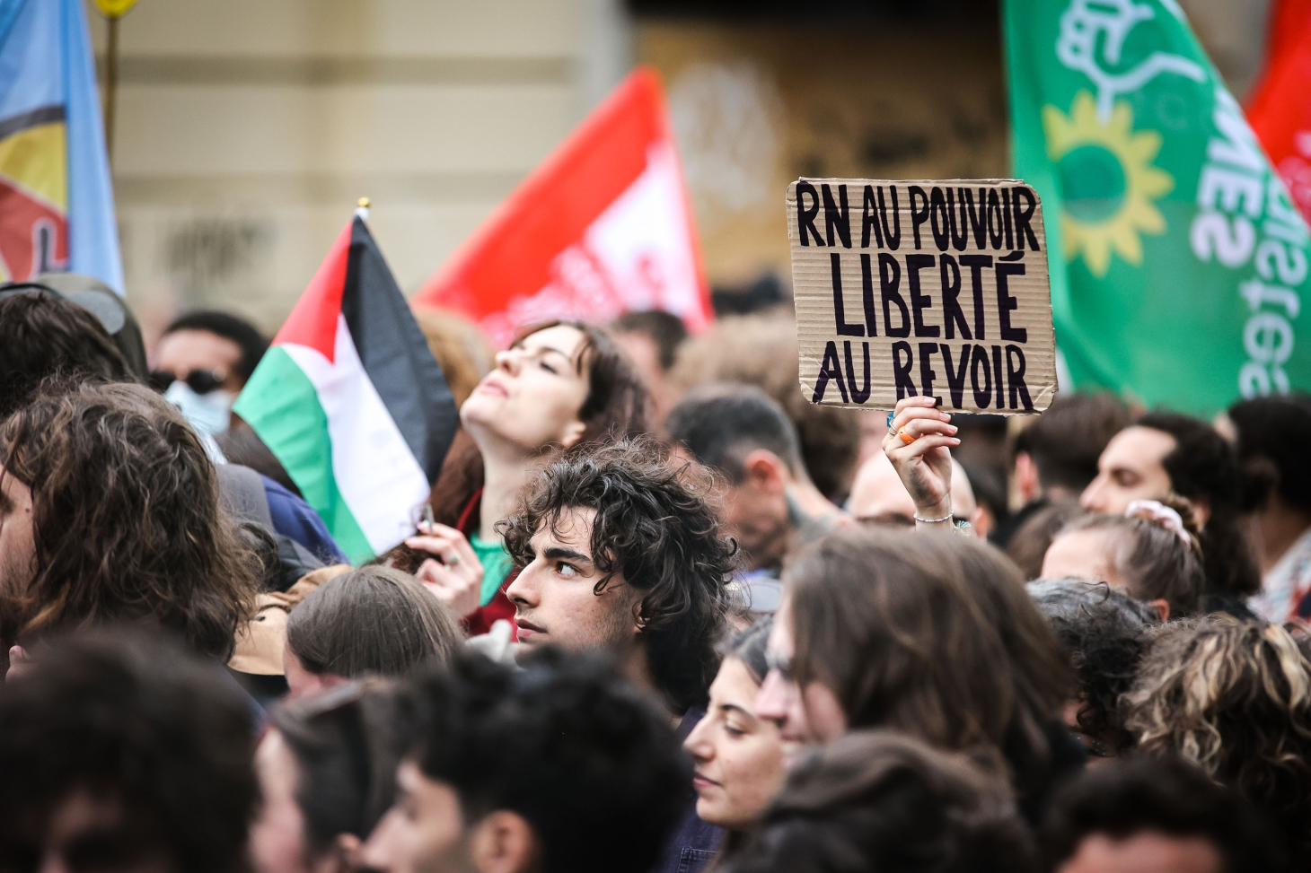 Paris, France, 15 juin 2024 : La manifestation parisienne contre la montée de la RN en France, entre la place de la République et la place de la Nation - Shutterstock